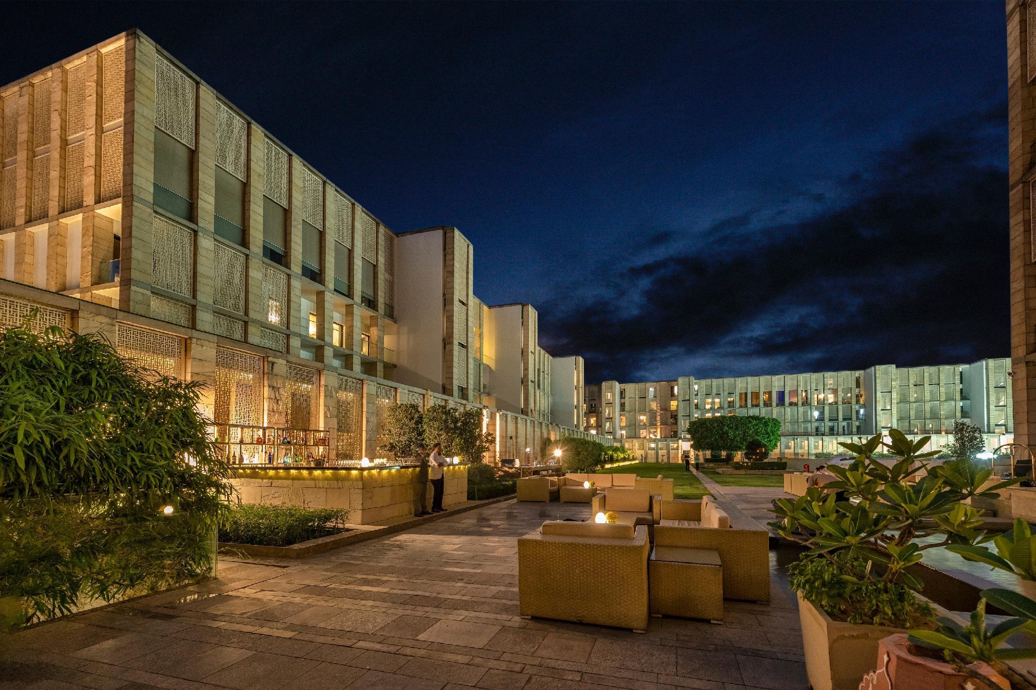 The Lodhi - A Member Of The Leading Hotels Of The World New Delhi Exterior photo